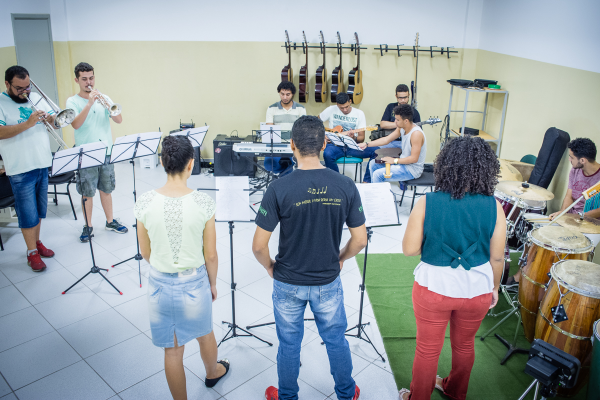 Música - laboratório de instrumentos funcionais - sopro, percussão e cordas friccionadas e dedilhadas